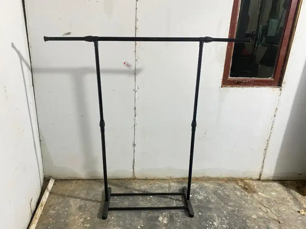 Rak pakaian / gantungan baju