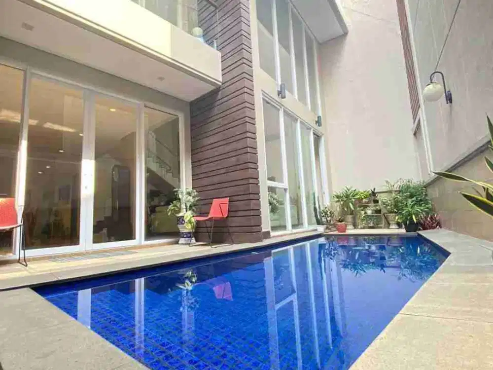 Rumah Furnished ada kolam renang dijual di pondok indah dekat dengan mall