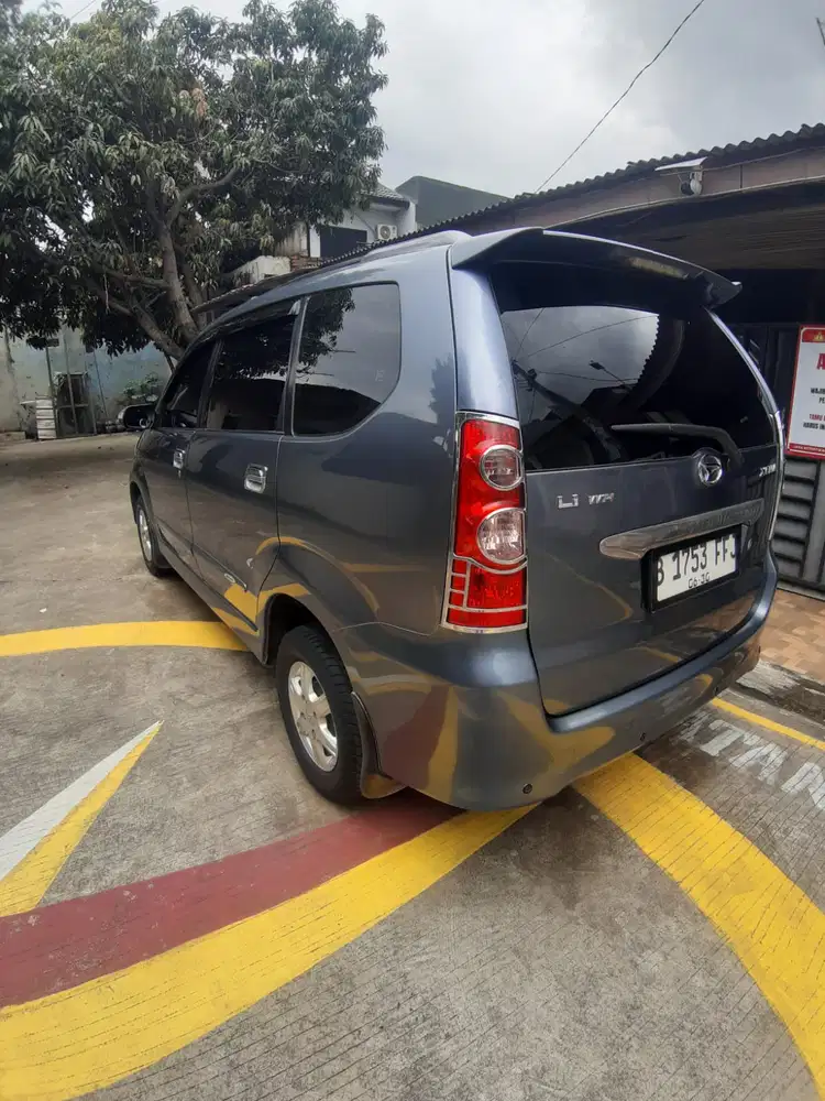 Daihatsu Xenia 2010 Bensin