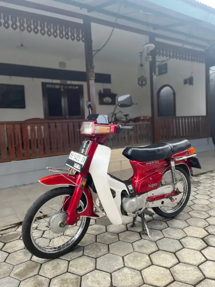 Astrea 800 Tahun 1985