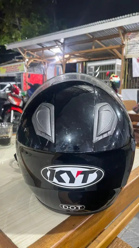 Helm kyt warna hitam