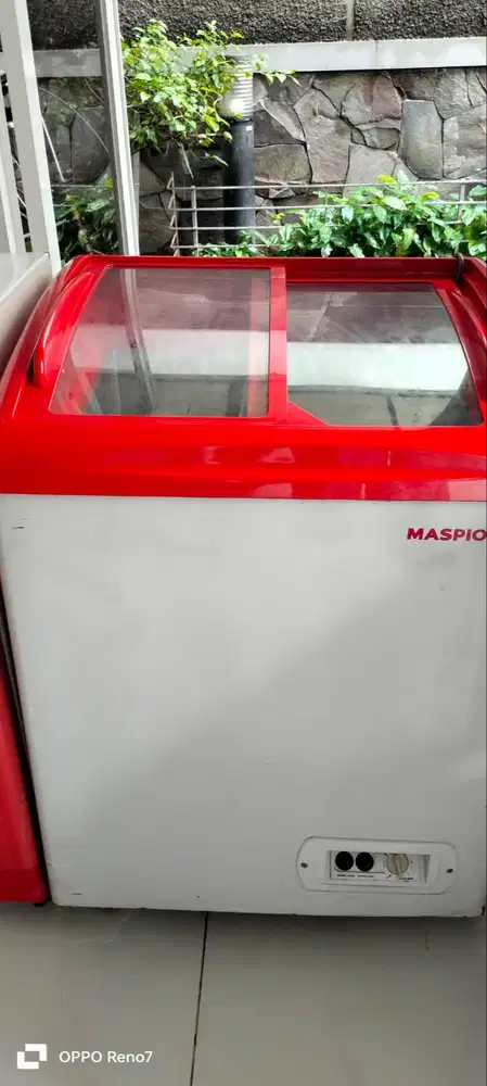 Freezer Maspion Sliding Door Showcase 100lt Kondisi Terbaik