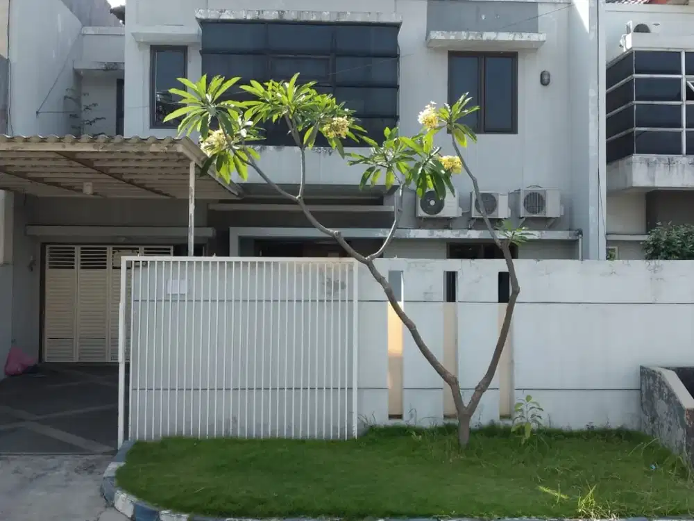 Rayan Regency, Dekat Graha Family