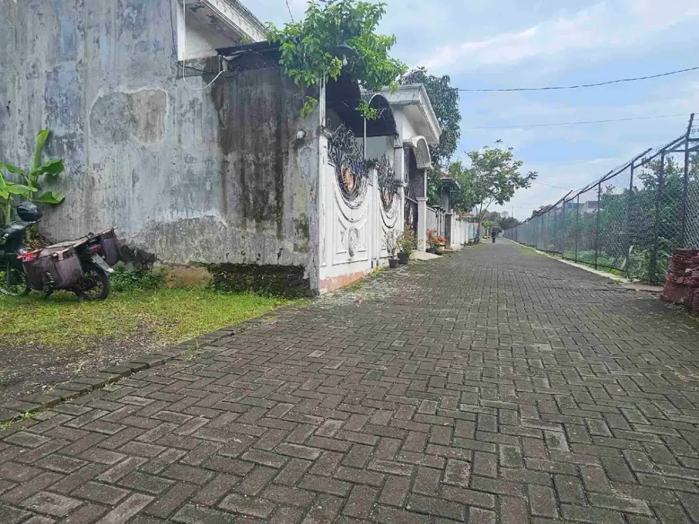 tanah strategis dekat jalan raya dinoyo telogomas dekat ke kampus UB Brawijaya UNMUH UNISMA UIN bagus buat kos atau rumah huni