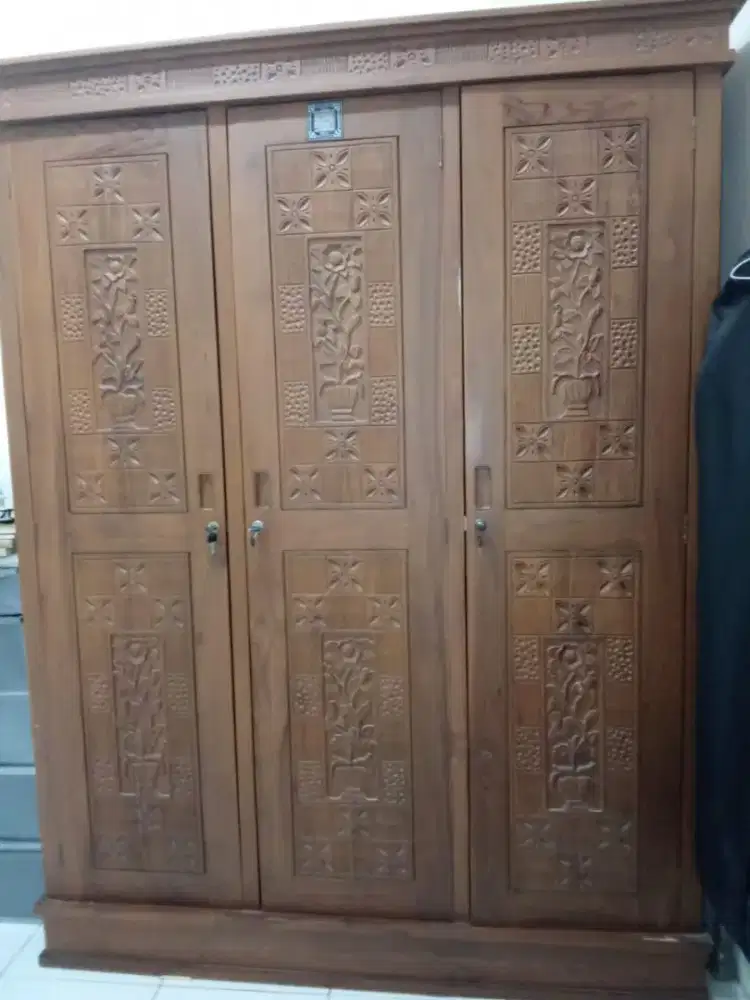 Dijual lemari pakaian jati asli