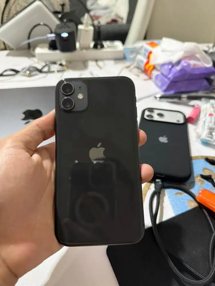 iPhone 11 64GB Black Resmi Ibox PA/A - Sinyal Aman Permanen