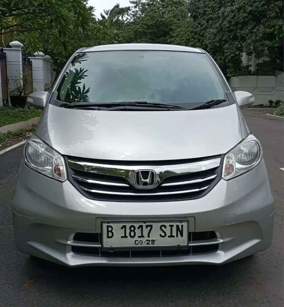 Honda Freed 1.5 SD Automatic 2014 Silver Istimewa Sekali Sgt Terawat