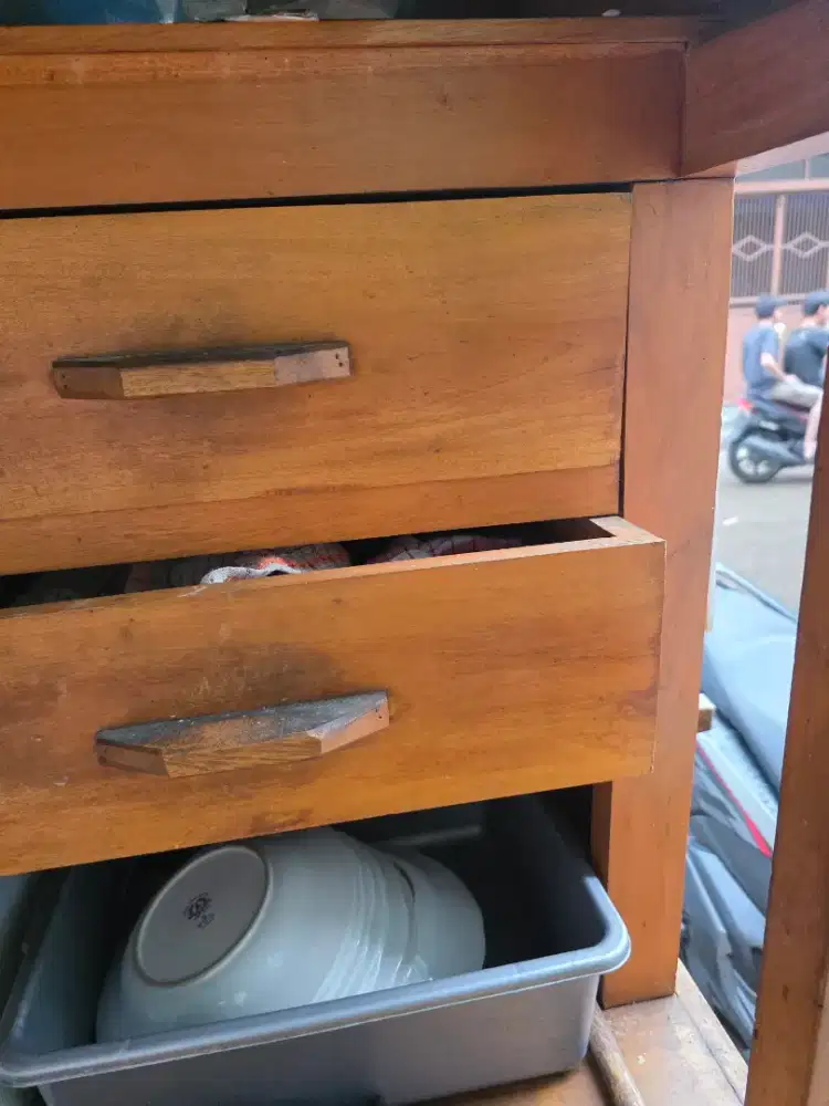 DIBUTUHKAN TUKANG MASAK BAKMI AYAM PENGALAMAN DAERAH JELAMBAR