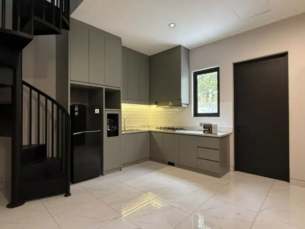 Brand New House Rumah 4 Lantai Pondok Indah Lokasi Jkarta Selatan Pinggir Jalan
