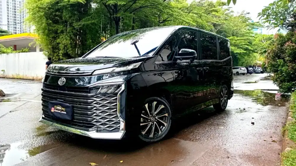 Toyota Voxy 2.0 Matic 2023 Hitam Metalik