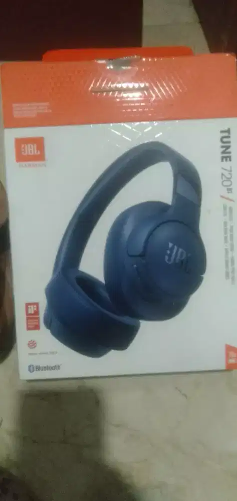 Headphone Nirkabel Over-Ear JBL Tune 720BT