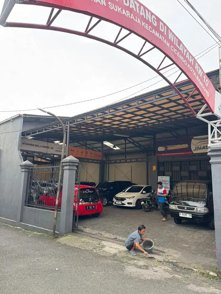 dijual tempat usaha bangunan showroom dan rumah (garasi, gudang)