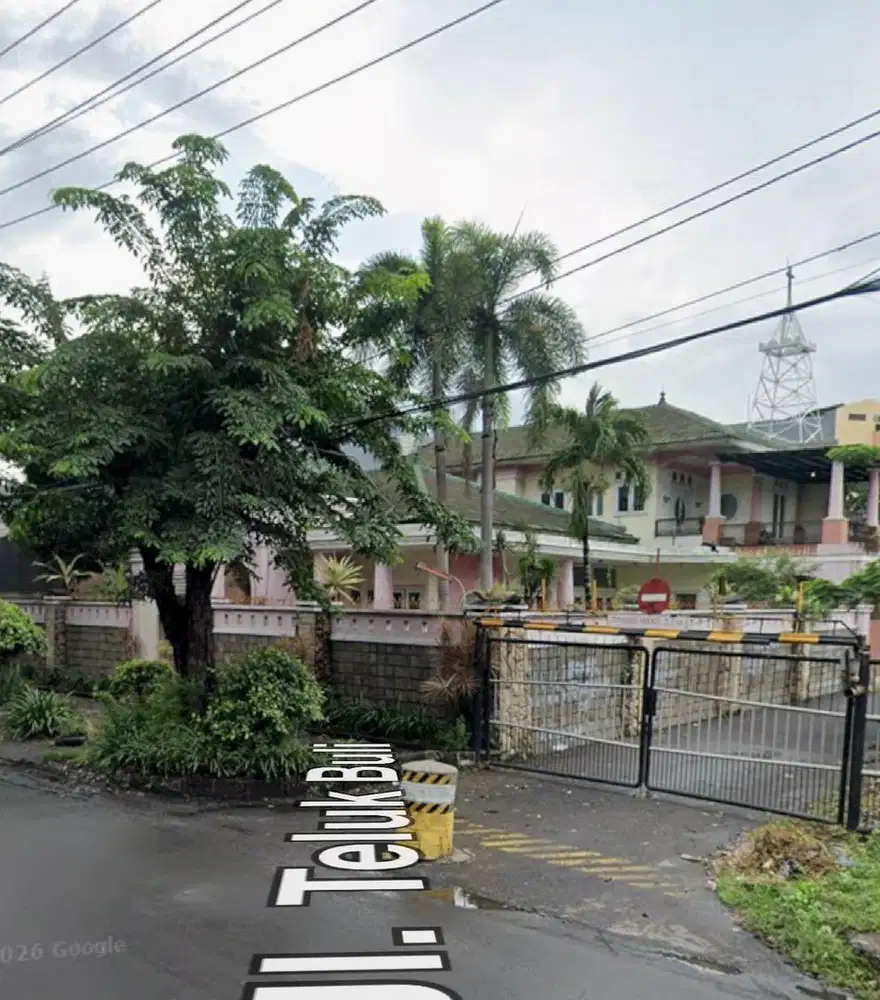 Rumah Hook 700m2 Lokasi Strategis Exit Tol Perak Depan Patung Suroboyo