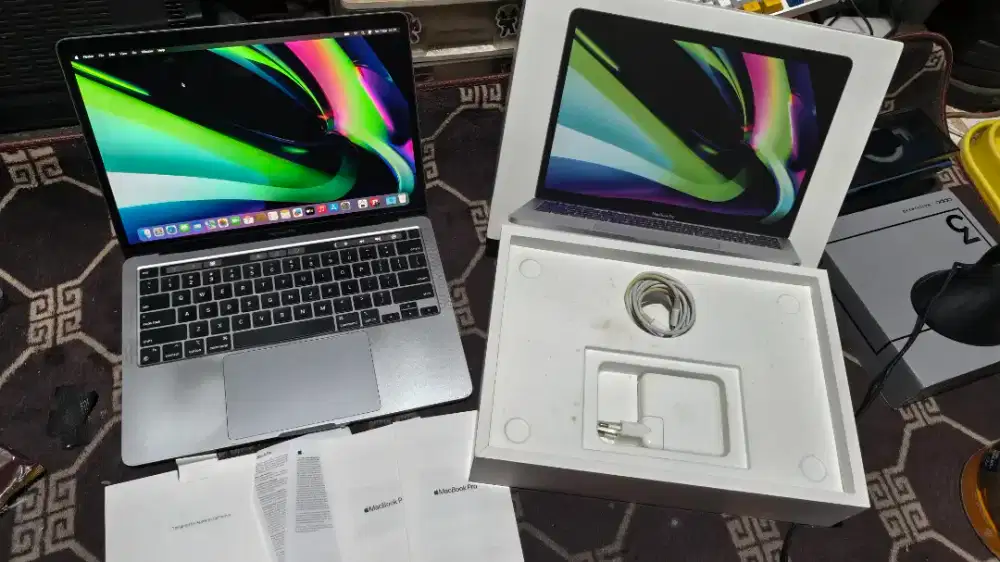 Macbook Pro M2 2022 iBox Mulus Normal Siap Pakai