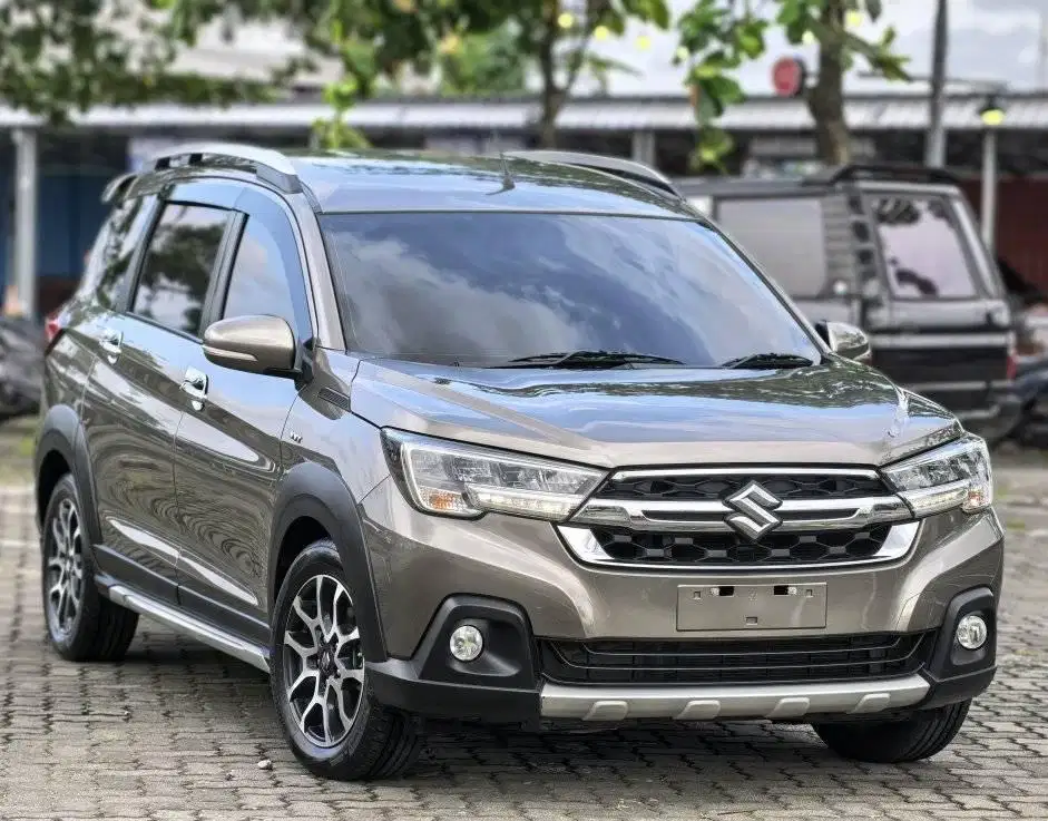 KM 70 Suzuki XL7 2023 Automatic Plat H Istimewa Like New