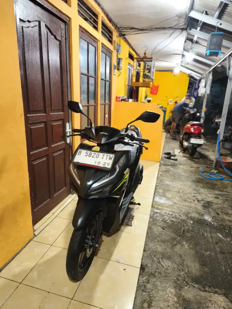 Bissmillah dijual motor Honda Vario like new 125cc 2024 istimewa