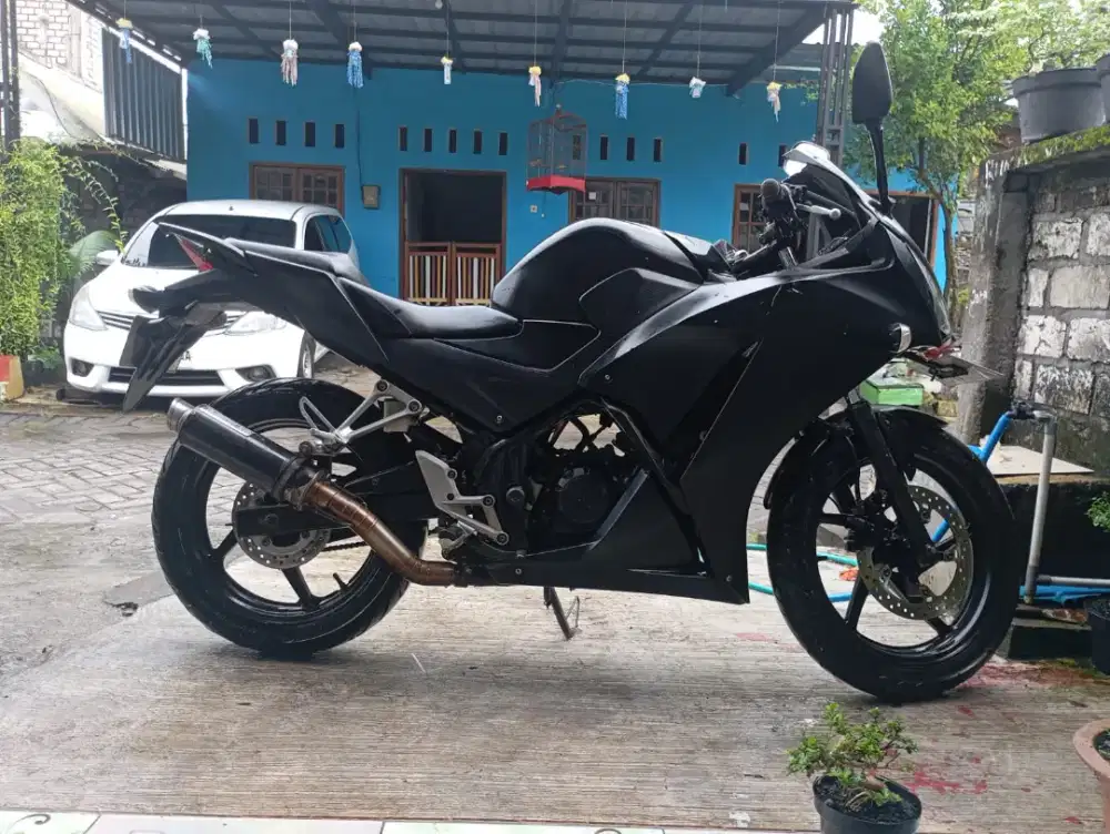 Honda CBR150R Th 2015