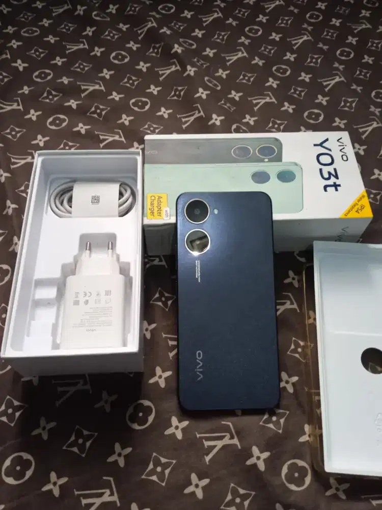 Vivo y03t ram 4/64 fullset pemakaian 1bulan