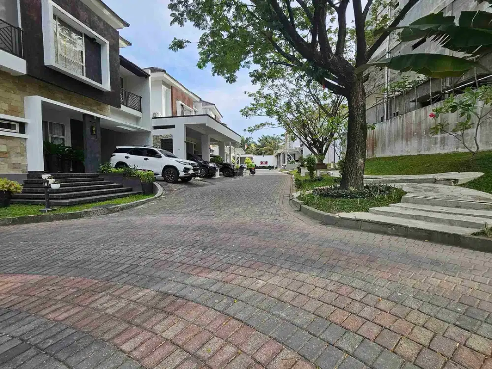 Rumah di komplek Cluster Dekat Mall SKA.