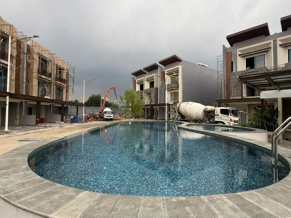 Cibubur - Dijual Rumah 3 Lantai Rooftop Harjamukti Cibubur   Nempel Pintu Tol Cibubur dan MRT Cibubur