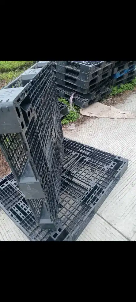 Pallet plastik bekas