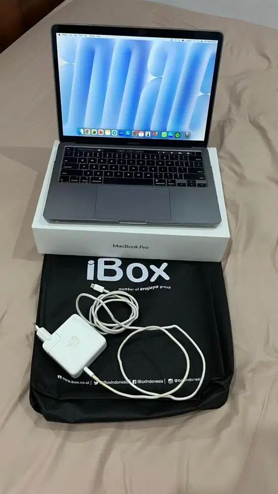 Dijual Macbook Pro 2020 8/512 Touchbar 13,3 Inc