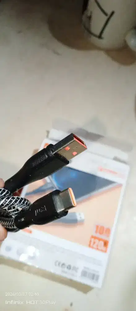 Kabel data hp buat cas kondisi baru blm di pake mau jual tuh