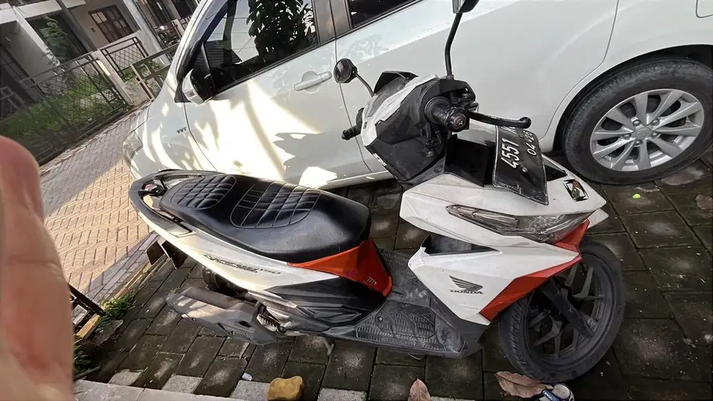 Dijual cepat vario 150 cc warna putih favorit