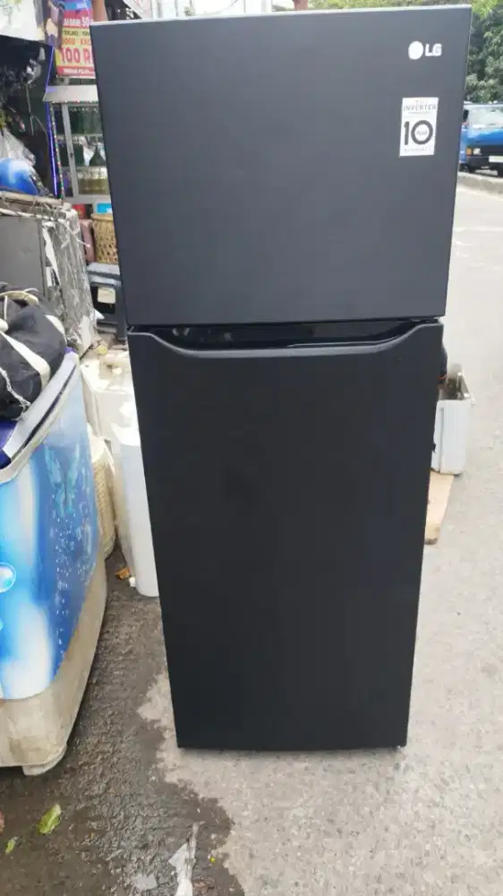 Dijual kulkas hemat listrik LG INVERTER rak lengkap kondisi normal
