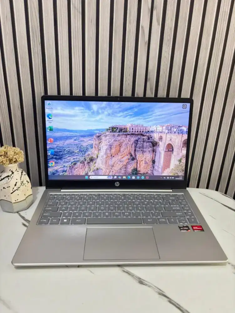 Leptop Hp 14-em0015au