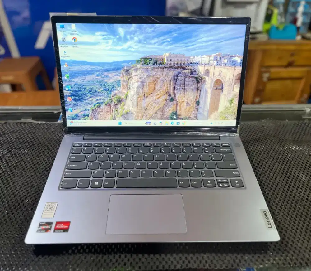 Lenovo V14 G4 AMN AMD Ryzen 3-7320U AMD Radeon 610M RAM 8GB SSD 256GB