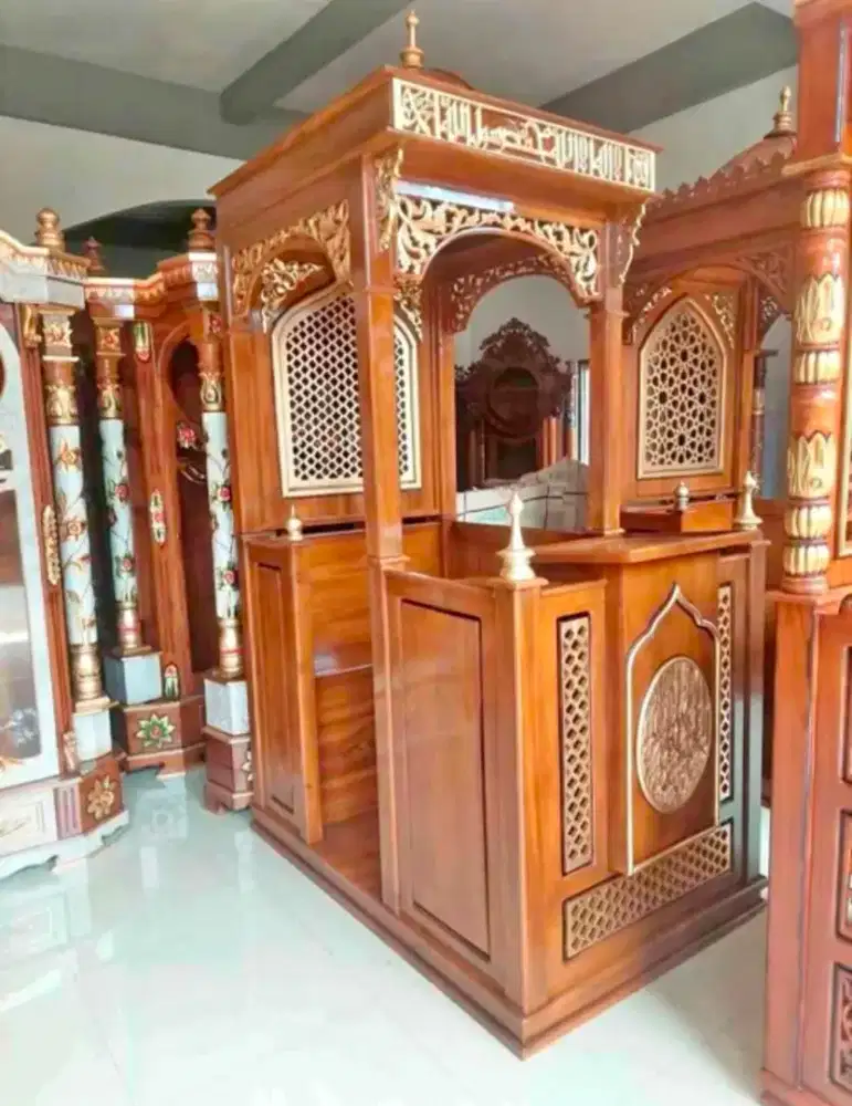 Perajin mimbar masjid