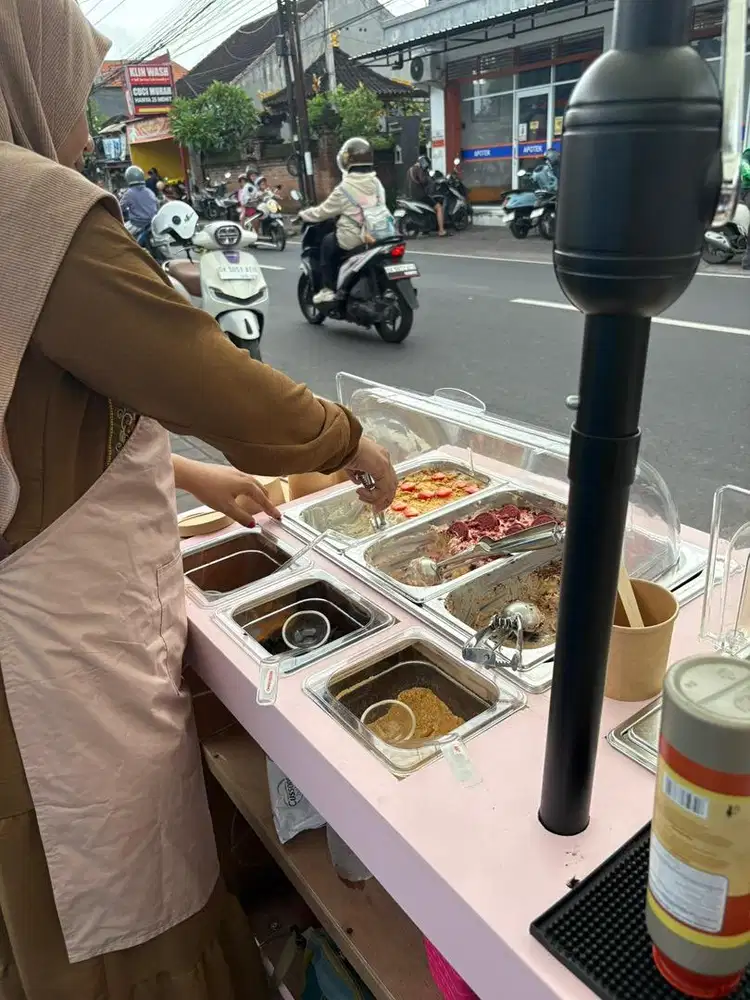 Dicari karyawati untuk menjual banana pudding