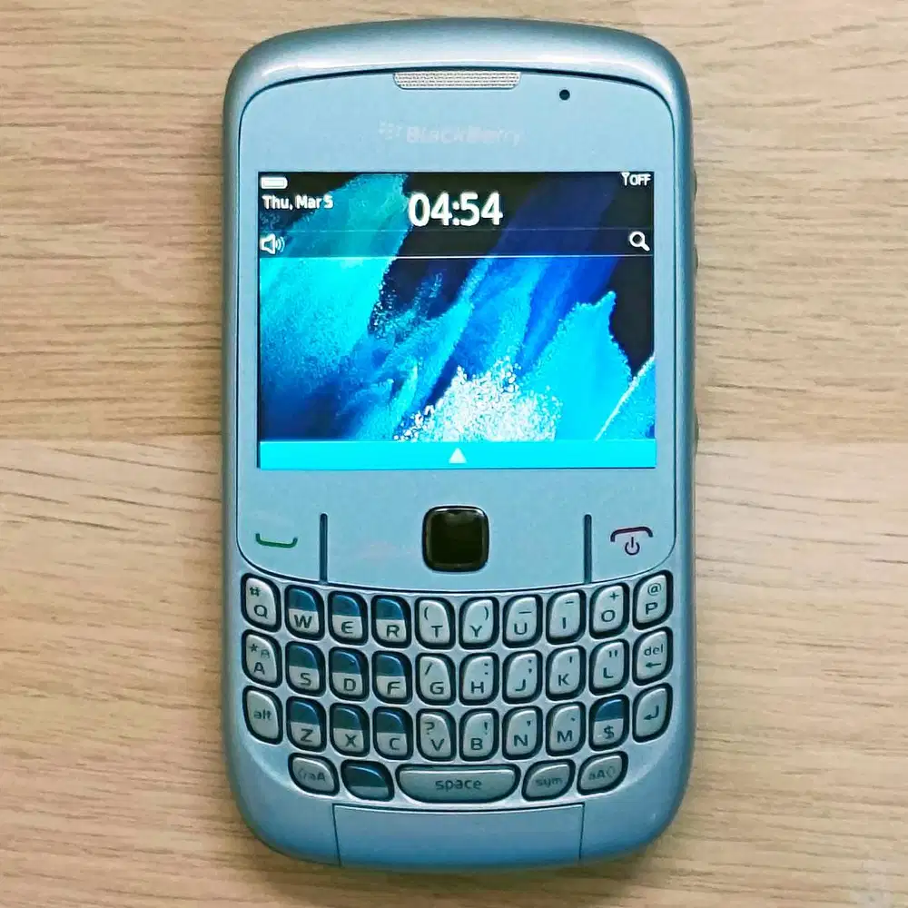 Preloved Blackberry Gemini 3G 9300 Kepler Biru Frost Blue Edition