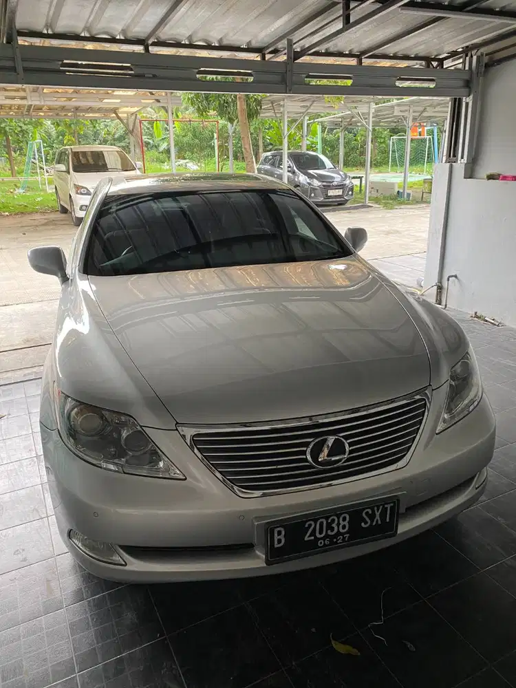 Lexus LS 460L AT