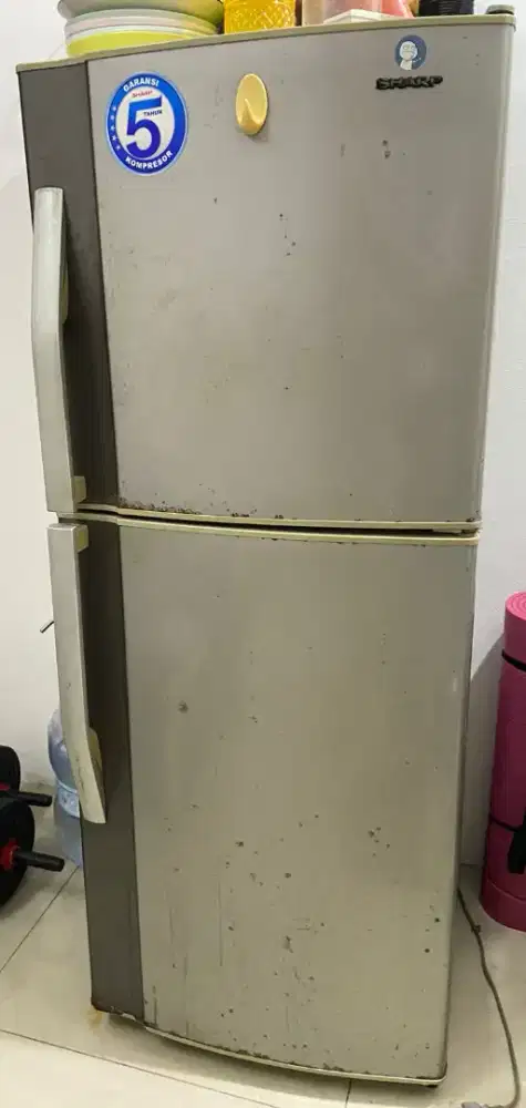 Kulkas FREZER 2 pintu SHARP  Tipe SJ-F190