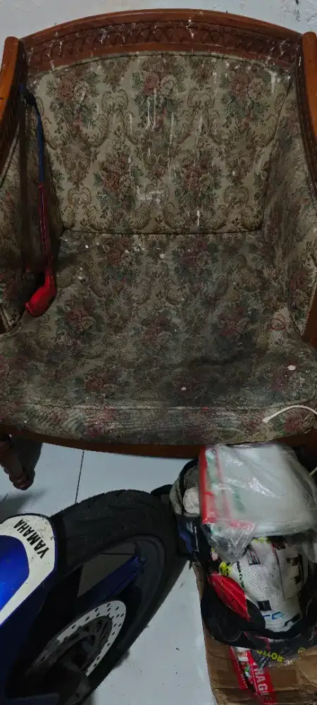 Sofa kursi kayu