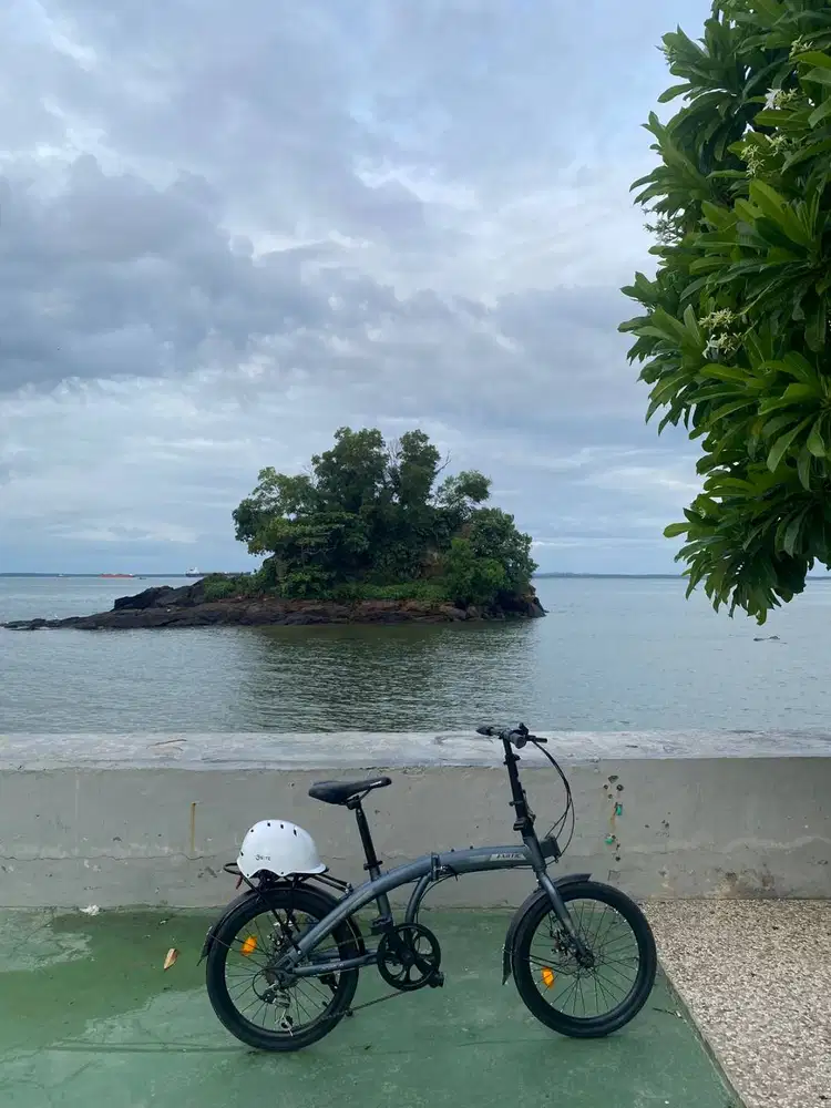 Sepeda Lipat Bonus Helm, Pengunci dan Pompa Ban