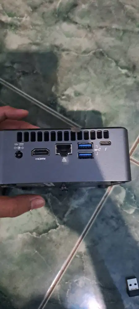 Intel NUC Mini pc plusb monitor