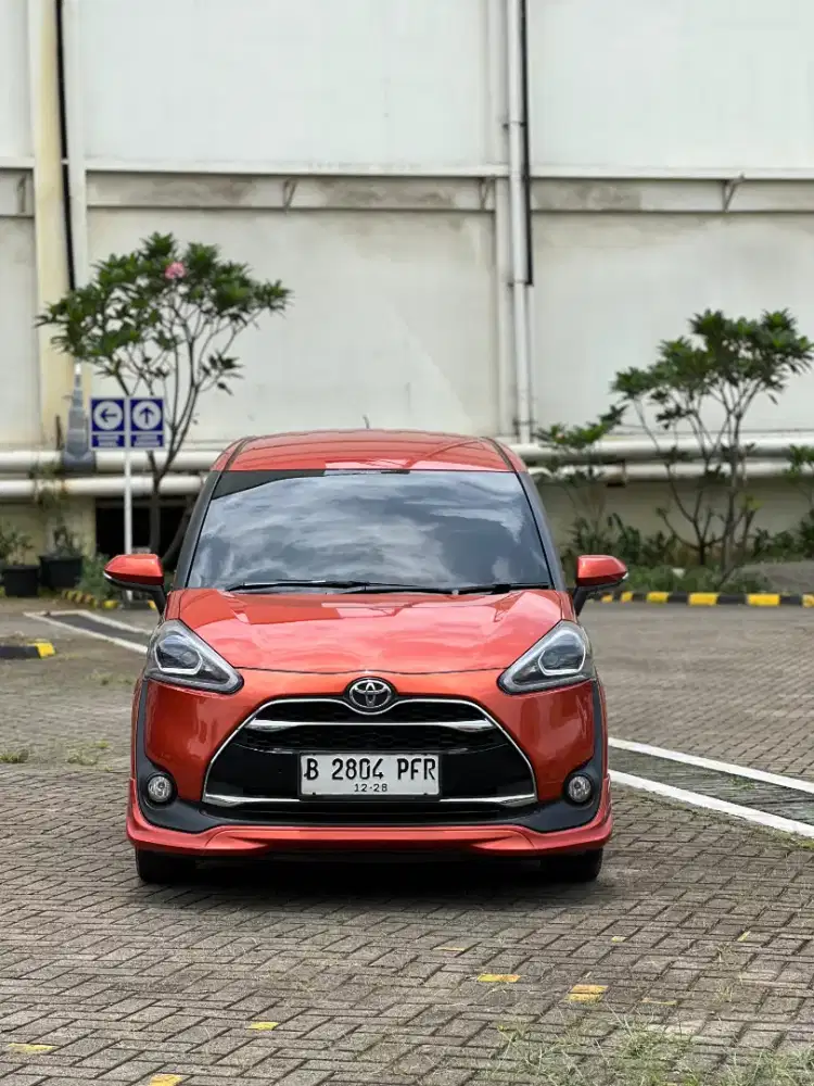 Toyota Sienta Q Matic 2018 Orange