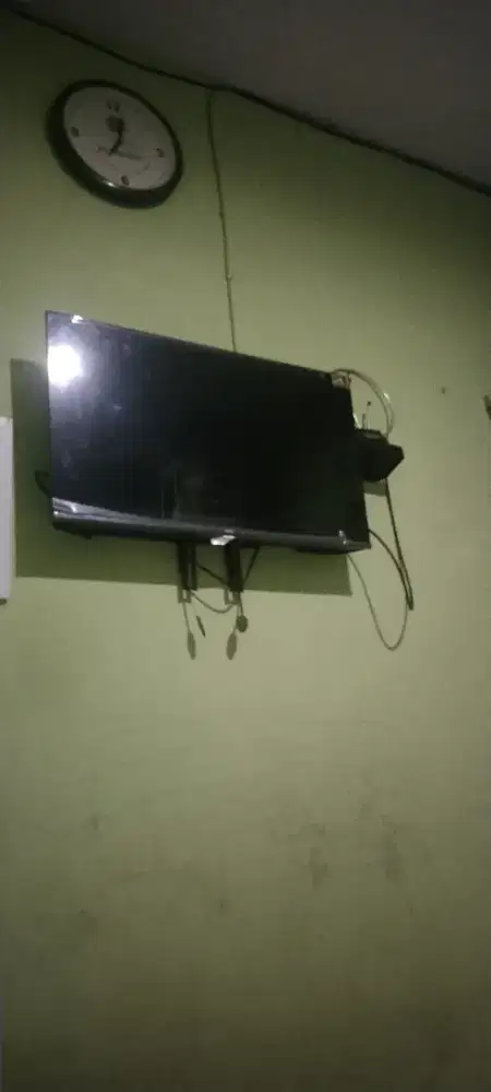 Dijual Murah tv TCL masih mulus layar diplastikin