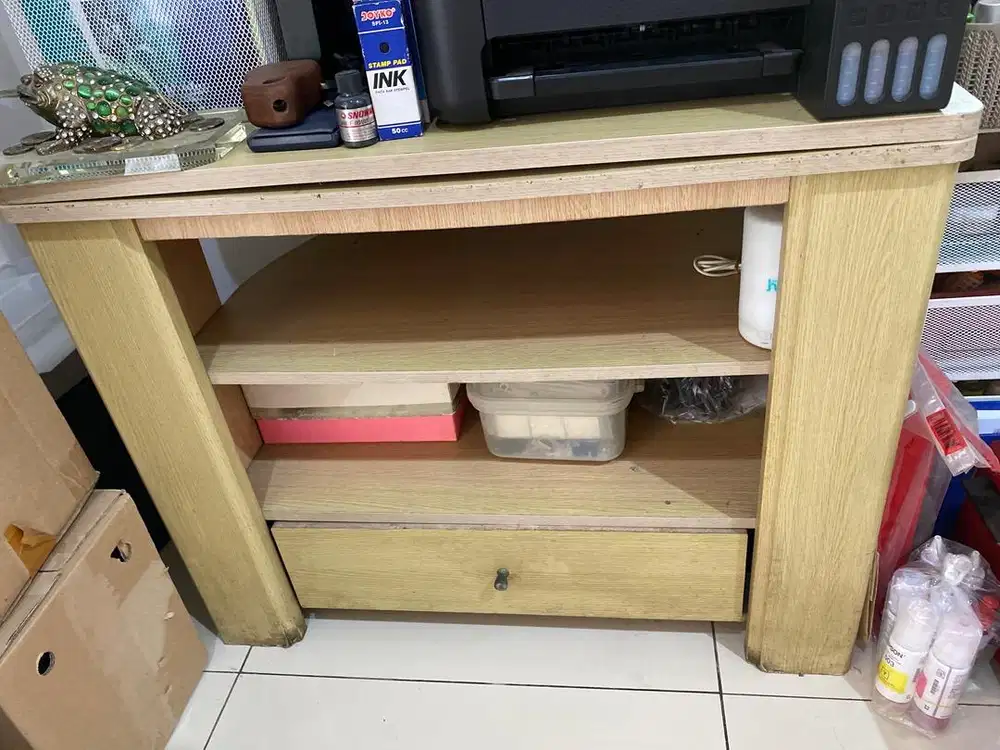 Meja TV , papan atas bisa di putar