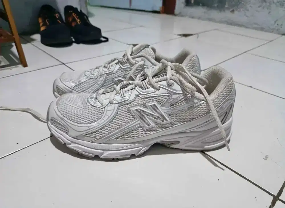 Sepatu New Balance NB750