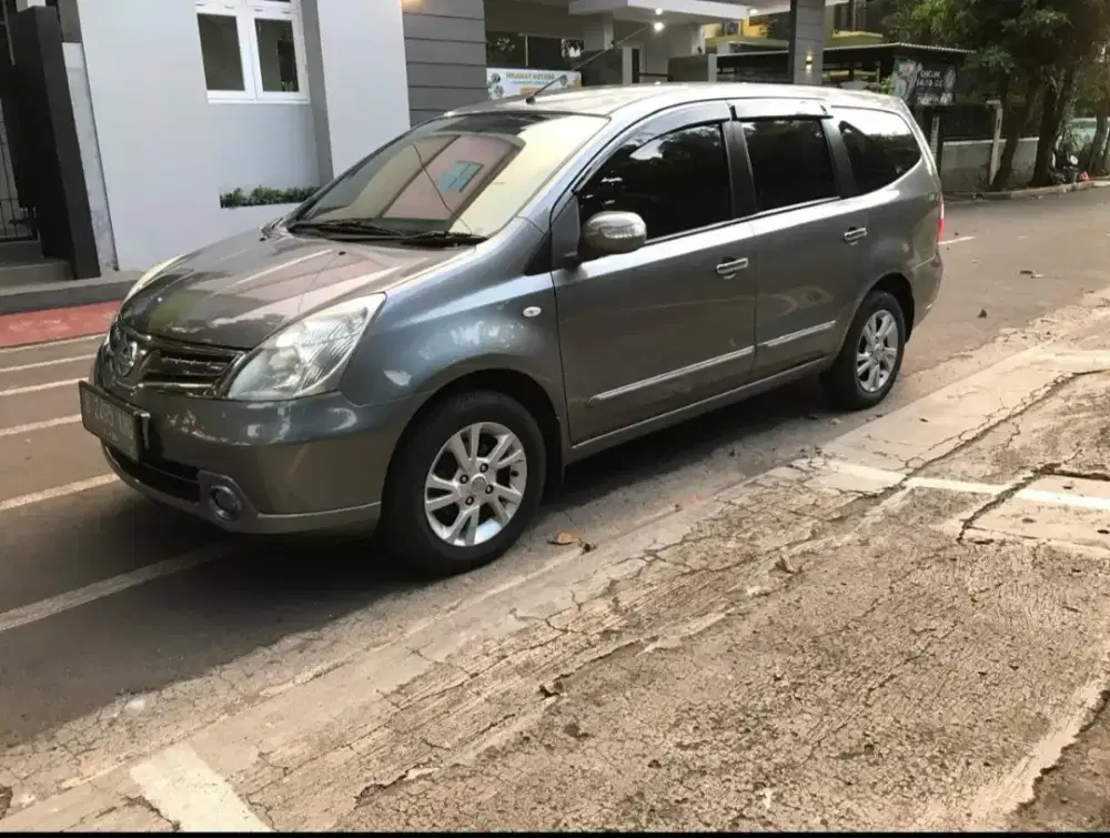 Nissan Grand Livina 1.5 XV Ultimate - AT