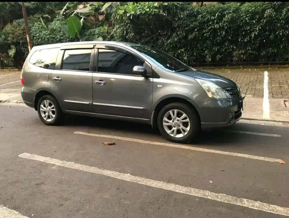 Nissan Grand Livina 1.5 XV Ultimate - AT