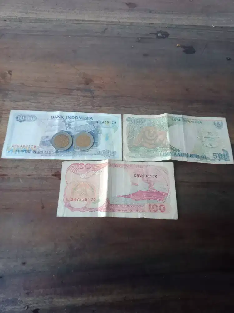Di jual uang kertas lama ,1000,500,100rp..