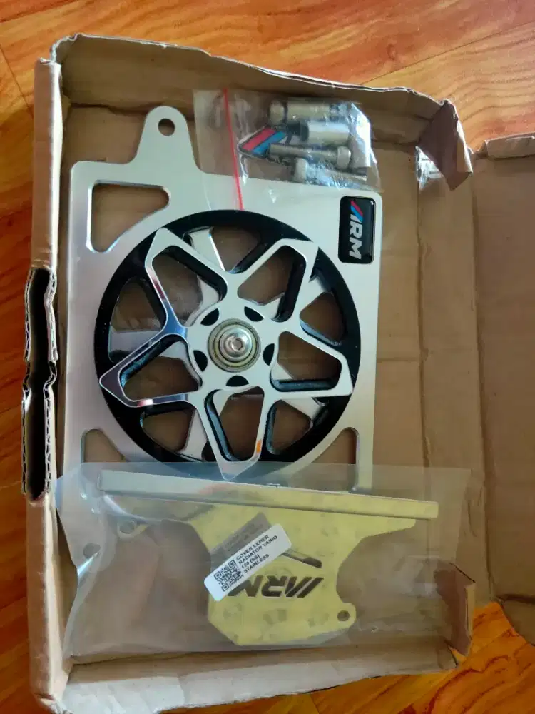 Di Jual cepat Cover Radiator Vario  Masih Baru Belom Di pasang .