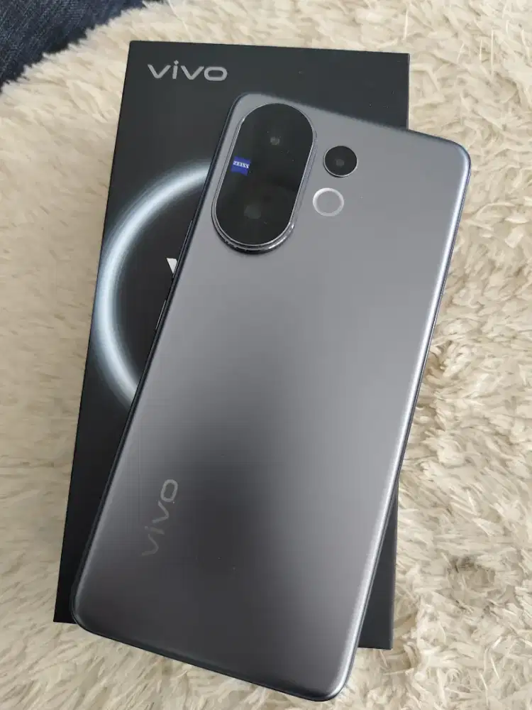 vivo v60 5g  8/256 grey