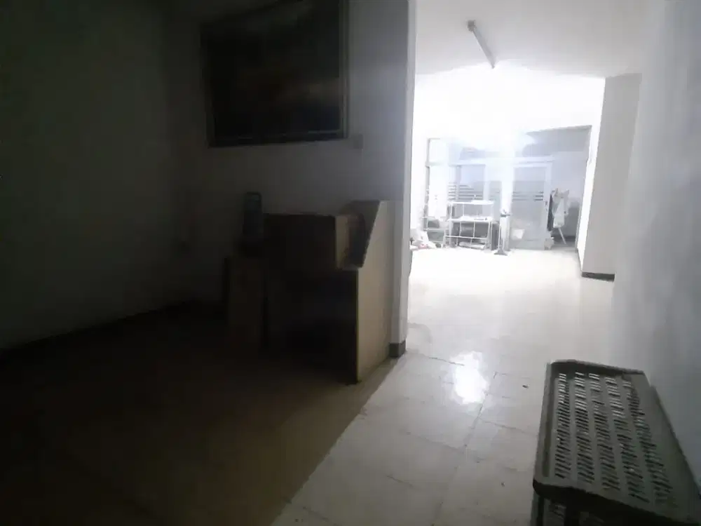 Disewakan Rumah Nyaman Siap Huni Cocok untuk Gudang atau Ruang Usaha Lokasi di Sumber Sari Bandung