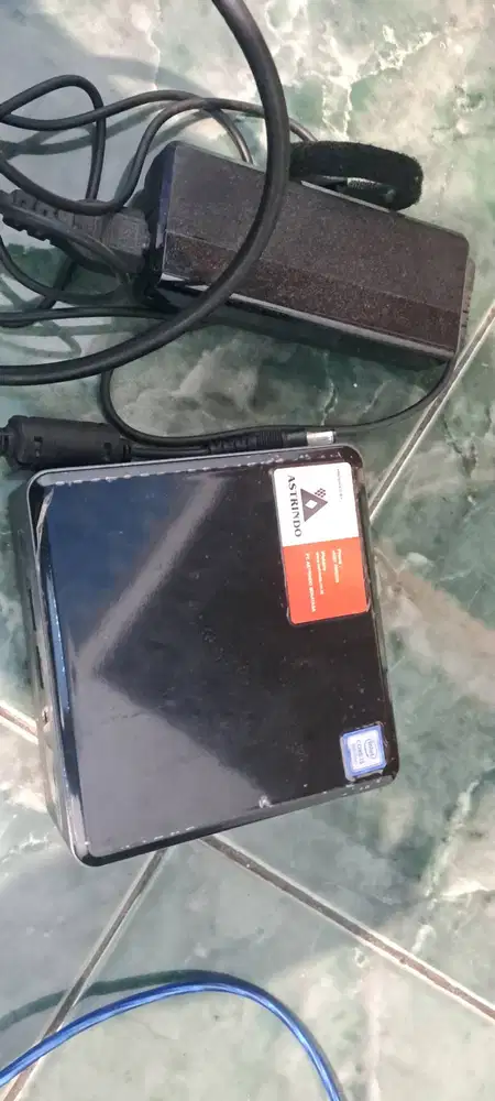 Mini pc intel NUC i3 gen 8 ram 4gb ssd 120